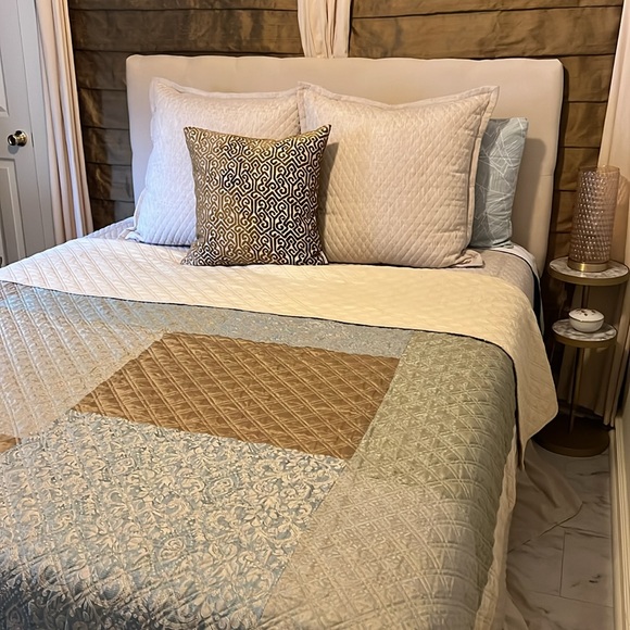 Coverlet: Vintage High-end Queen Bed Cover—Double Diamond Quilting! - Picture 8 of 16